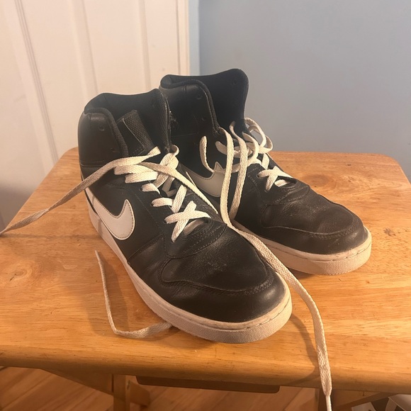 Men's Nike Black High-Top Sneakers Size 8 (READ DESCRIPTION!!!!) Runs Small - Picture 3 of 4